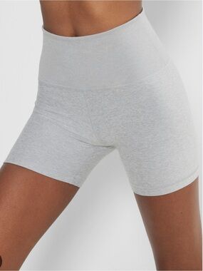 Aritzia TNA Cheeky Biker Shorts 5”